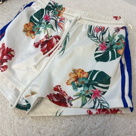 Fashion Nova Tropical Shorts - Picture 7 of 7